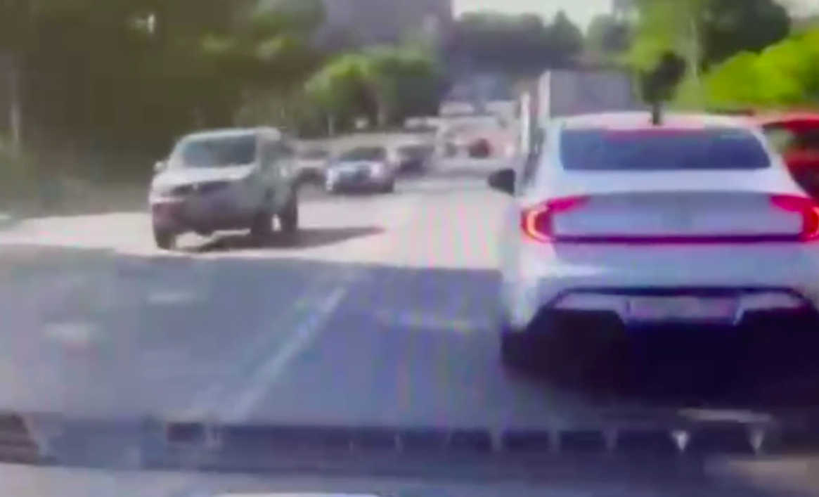 Фото «Рожать третьего ребёнка начала в машине». В Новосибирске полицейские помогли доставить беременную в роддом 2 - Сиб.ФМ Фото «Рожать третьего ребёнка начала в машине». В Новосибирске полицейские помогли доставить беременную в роддом 2